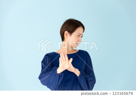 Woman casual portrait no Woman casual portrait no 123165679