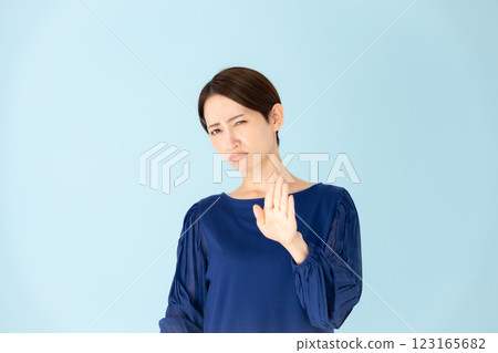 Woman casual portrait no 123165682