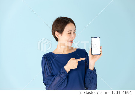 女人，休閒，肖像，智慧型手機，微笑 123165694