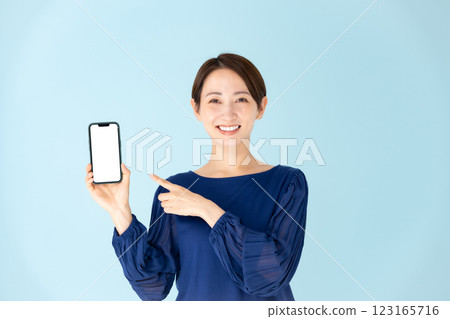 Woman, casual, portrait, smartphone, smiling Woman, casual, portrait, smartphone, smiling 123165716