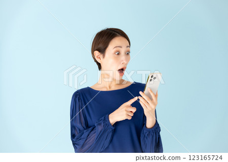 Woman, casual, portrait, smartphone, surprised Woman, casual, portrait, smartphone, surprised 123165724