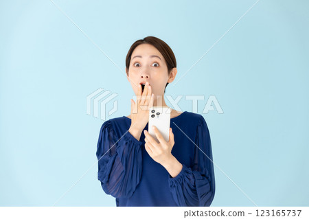 女人，休閒，肖像，智慧型手機，驚訝 123165737