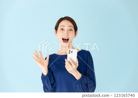 女人，休閒，肖像，智慧型手機，驚訝，微笑 123165740