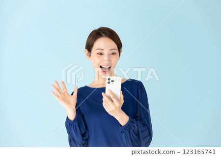 女人，休閒，肖像，智慧型手機，驚訝，微笑 123165741