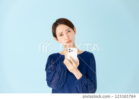 Woman, casual, portrait, smartphone, worries 123165764