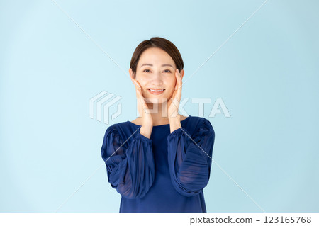 女人休閒肖像美 123165768