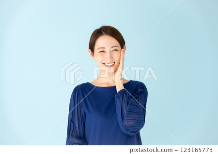 Woman casual portrait beauty Woman casual portrait beauty 123165773