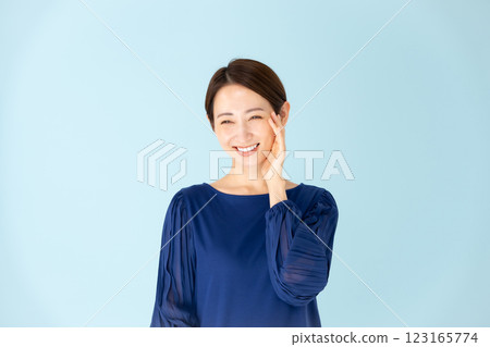 Woman casual portrait beauty Woman casual portrait beauty 123165774