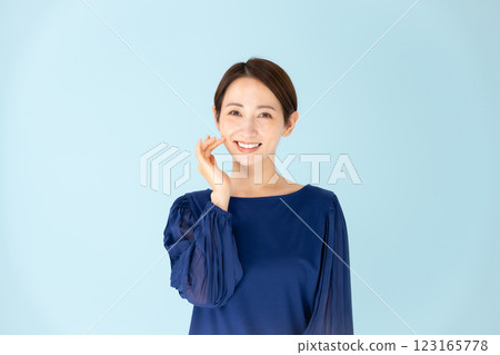 女人休閒肖像美 123165778