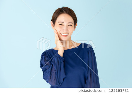 女人休閒肖像美 123165781