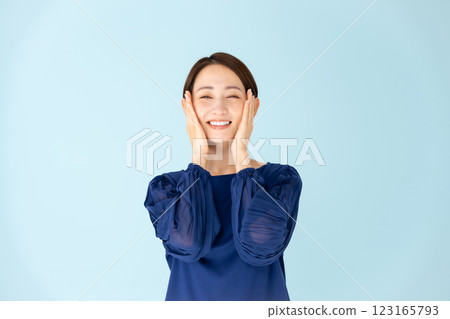 Woman casual portrait beauty 123165793