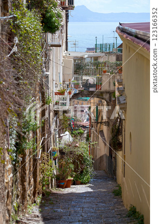 Narrow street on Sant' Elmo hill in Naples 123166352
