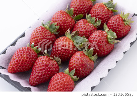 Packed strawberries Amaran Packed strawberries Amaran 123166583