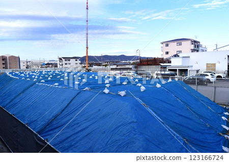 填充_沙袋和藍色表 123166724