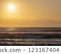 The sky and sea dyed in the morning sun: Kujukurihama 123167404