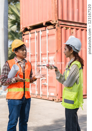 Construction engineer discussing project specifications professionals communicating effectively on-site 123167520