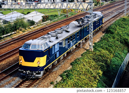 2006: Kiha 191 series electrical inspection test car being sent to Hatabu for scrapping 123168857