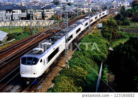 2006年 東海道本線運行的9輛281號關西機場特急Haruka號 123168882