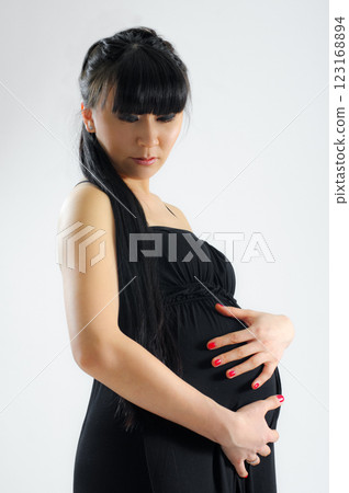 asian pregnant 123168894