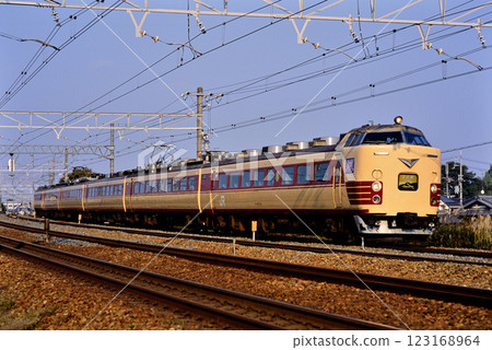 2006: 6-car 183 series express train Kitakinki running on the Tokaido Main Line 2006: 6-car 183 series express train Kitakinki running on the Tokaido Main Line 123168964