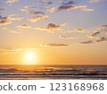 The sky and sea dyed in the morning sun: Kujukuri Coast 123168968