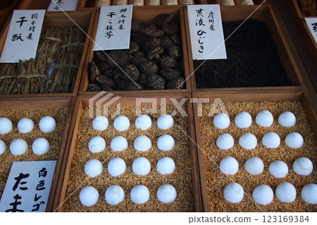 Dried goods display (dried gourd, shiitake mushrooms, hijiki seaweed, eggs) Dried goods display (dried gourd, shiitake mushrooms, hijiki seaweed, eggs) 123169384