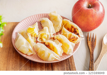 餃子皮蘋果派 123169849