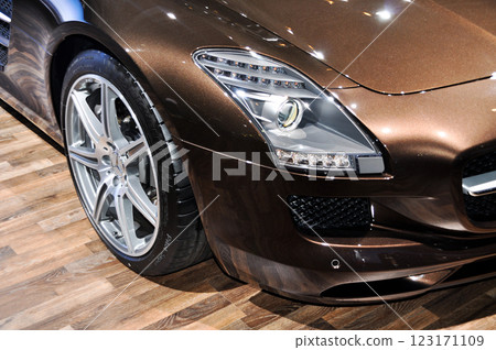 Mercedes brown AMG front right wheel and headlight detail, November 02.2012 Istanbul Turkey International Auto Show Mercedes brown AMG front right wheel and headlight detail, November 02.2012 Istanbul Turkey International Auto Show 123171109