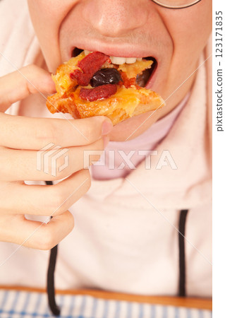 Bearded Caucasian white mature male in pink t-shirt eating delicious pizza slices 123171835