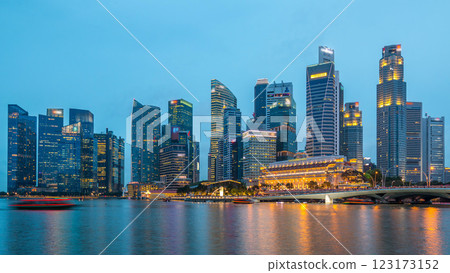 Stunning twilight view of Singapore city cityscape skyscrapers day to night timelapse Stunning twilight view of Singapore city cityscape skyscrapers day to night timelapse 123173152