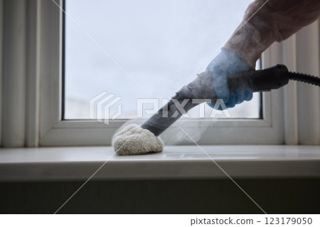 Using a Steam Roller to Clean Windows Effectively for a Beautiful and Sparkling Shine Using a Steam Roller to Clean Windows Effectively for a Beautiful and Sparkling Shine 123179050