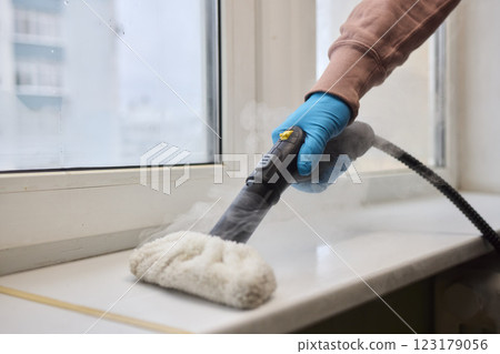 Using a Steam Roller to Clean Windows Effectively for a Beautiful and Sparkling Shine Using a Steam Roller to Clean Windows Effectively for a Beautiful and Sparkling Shine 123179056