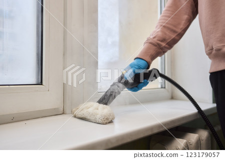 Using a Steam Roller to Clean Windows Effectively for a Beautiful and Sparkling Shine Using a Steam Roller to Clean Windows Effectively for a Beautiful and Sparkling Shine 123179057