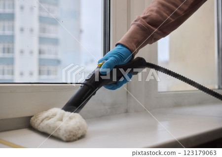 Using a Steam Roller to Clean Windows Effectively for a Beautiful and Sparkling Shine Using a Steam Roller to Clean Windows Effectively for a Beautiful and Sparkling Shine 123179063