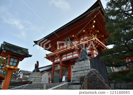 伏見稻荷大社樓門的冬天 [重要文化遺產] 123180093