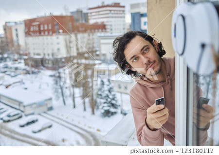 Introducing an Innovative Window Cleaning Gadget Designed Specifically for Urban Living Spaces 123180112