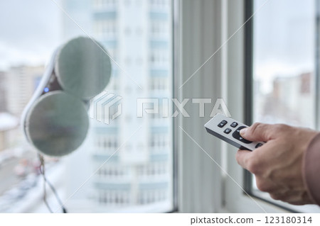 Introducing an Innovative Window Cleaning Gadget Designed Specifically for Urban Living Spaces Introducing an Innovative Window Cleaning Gadget Designed Specifically for Urban Living Spaces 123180314