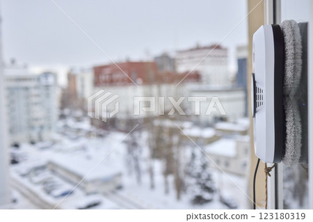 Introducing an Innovative Window Cleaning Gadget Designed Specifically for Urban Living Spaces 123180319