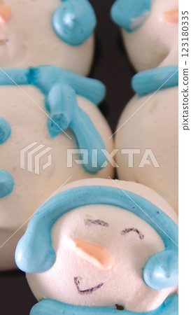 Macaroon in a box with deer and snowmen as a decorationon white wooden table 123180335