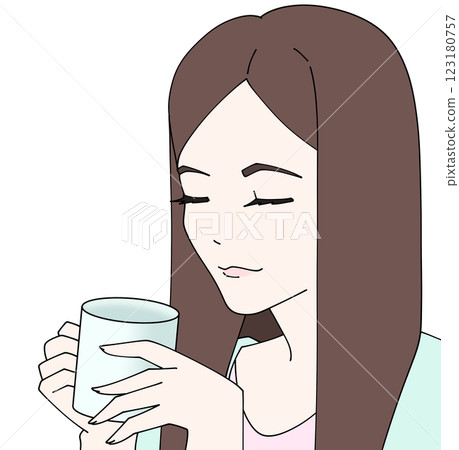 一個女人喝咖啡 123180757