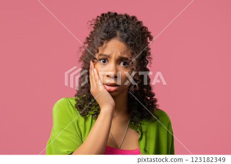 African teenager with tooth pain on Pink background. Toothache, dental problem 123182349