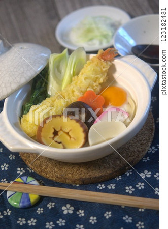 Nabeyaki Udon Nabeyaki Udon 123182481