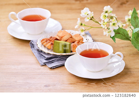 Tea time for two with cookies. 123182640