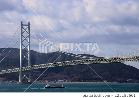 Akashi Kaikyo Bridge (from Goshikizuka Tomb, Kobe City, Hyogo Prefecture) 123183661