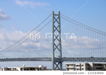 明石海峽大橋(兵庫縣神戶市五色塚古墓) 明石海峽大橋(兵庫縣神戶市五色塚古墓) 123183669