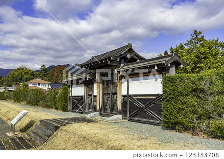 山口縣山口市山口舊大內藩邸西門 123183708