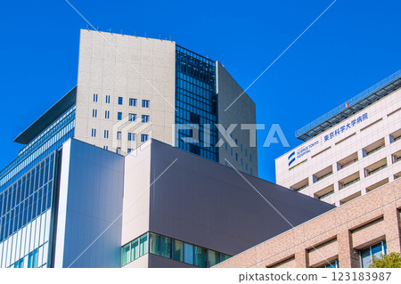日本東京城市景觀：兩所大學合併成立東京理科大學醫院（原東京醫科齒科大學醫院）=第 10 123183987