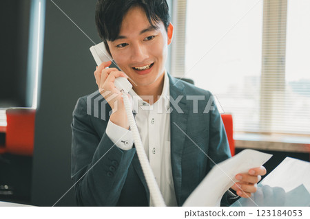 電話銷售 123184053