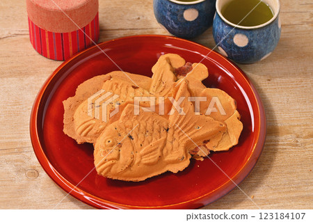 經典的冬季點心：鯛魚燒、鯛魚燒、鯛魚燒、鯛魚燒、鯛魚燒。紅豆餡。 123184107