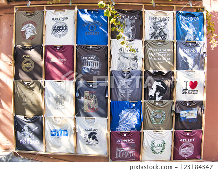 Colorful souvenir shop in Athens 123184347